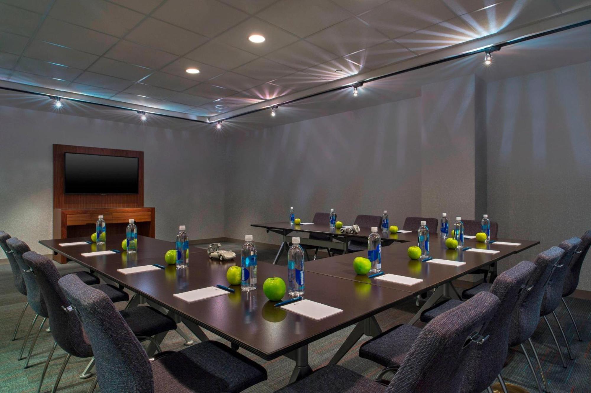 Отель Aloft New Orleans Downtown Экстерьер фото