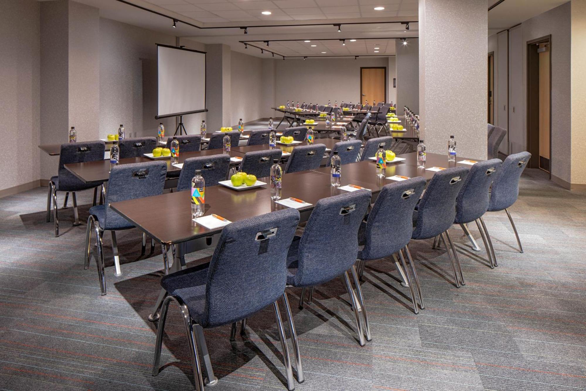 Отель Aloft New Orleans Downtown Экстерьер фото