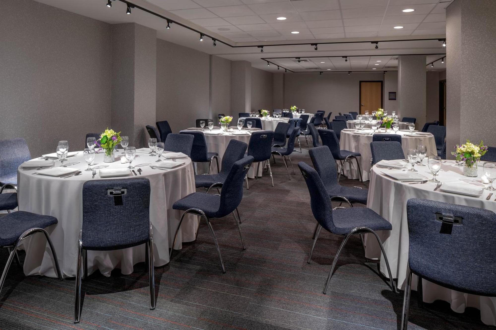 Отель Aloft New Orleans Downtown Экстерьер фото