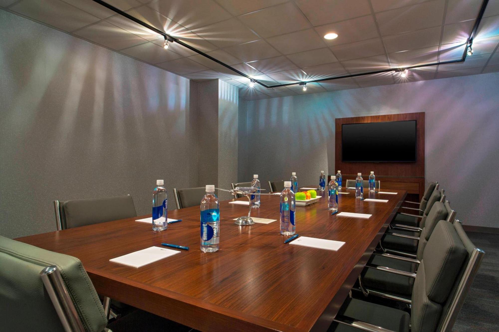 Отель Aloft New Orleans Downtown Экстерьер фото