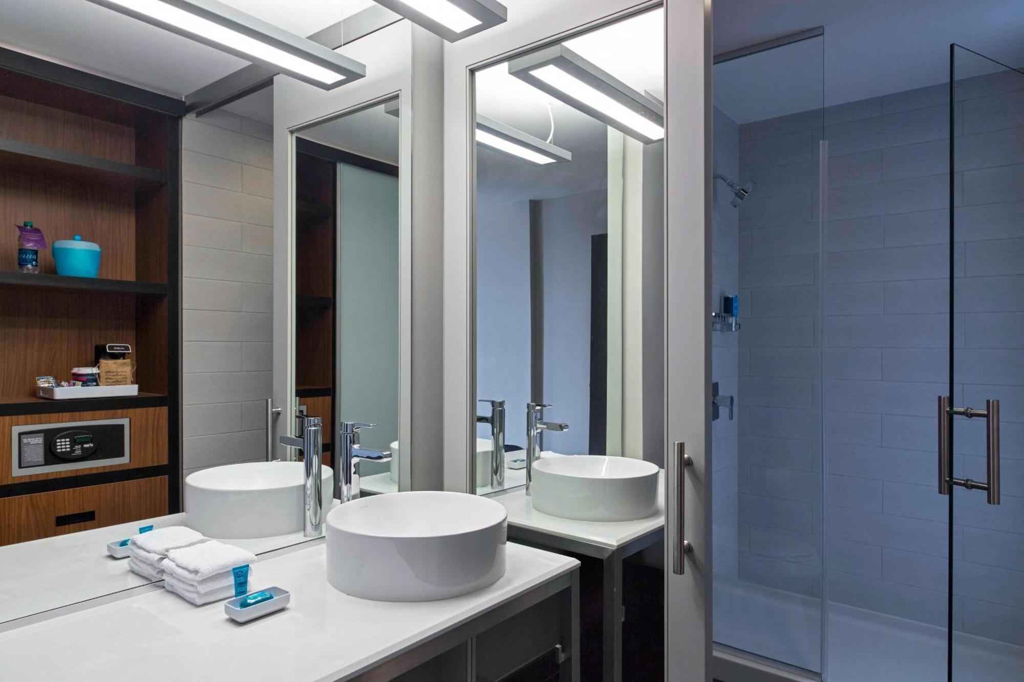 Отель Aloft New Orleans Downtown Экстерьер фото