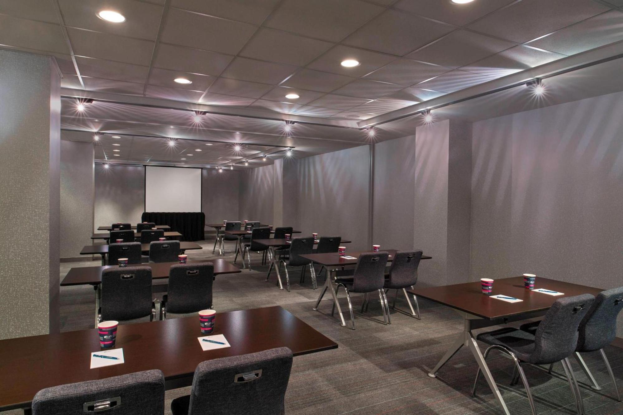 Отель Aloft New Orleans Downtown Экстерьер фото