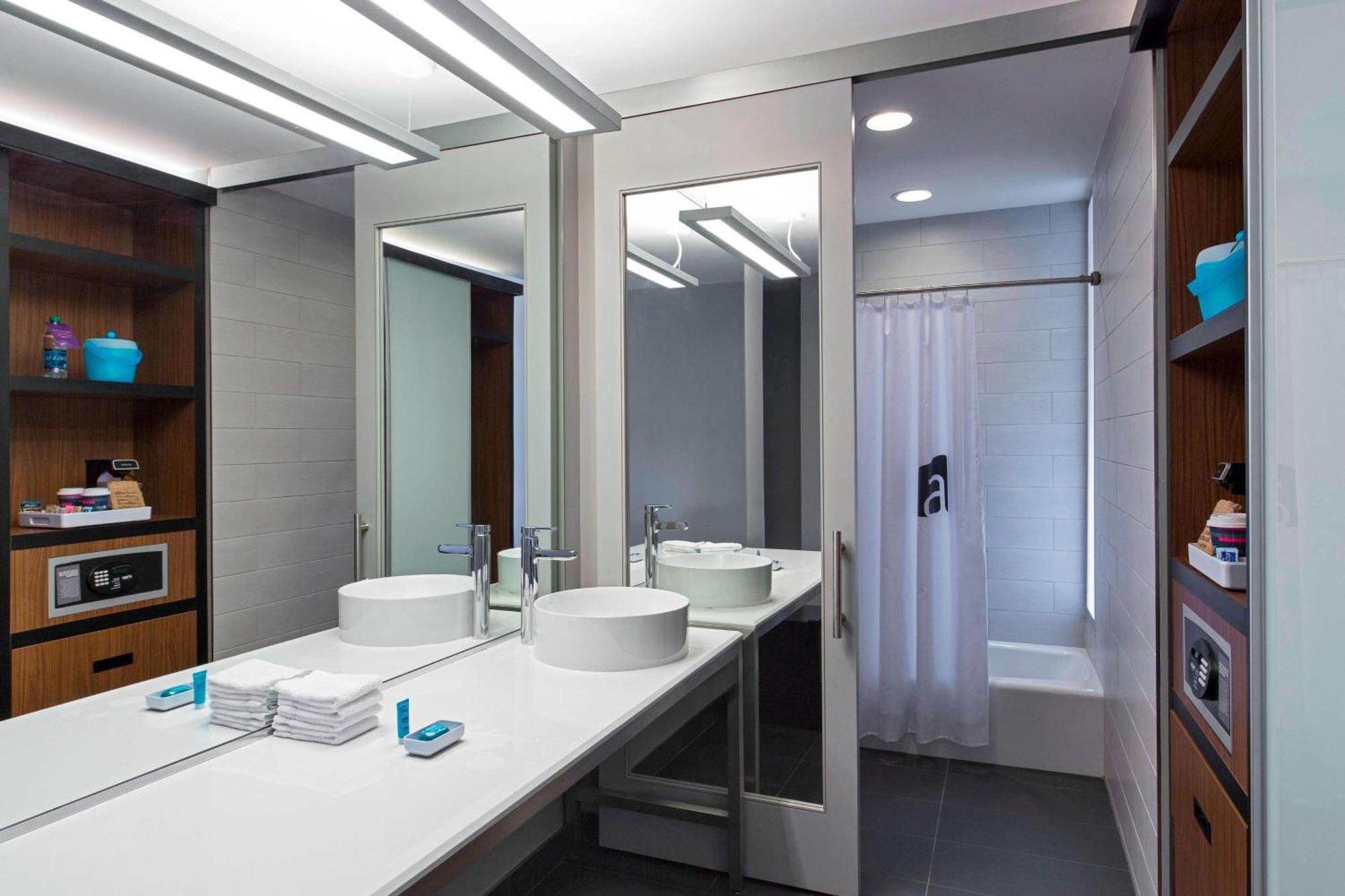 Отель Aloft New Orleans Downtown Экстерьер фото